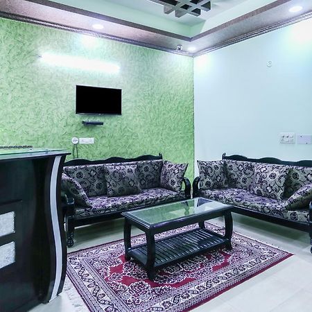 Hotel Treebo Trip Sswag 18 Expressway Noida Esterno foto