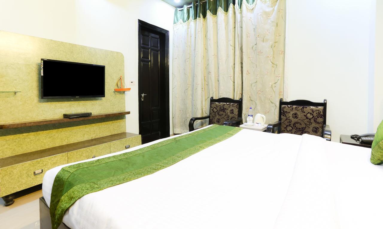 Hotel Treebo Trip Sswag 18 Expressway Noida Esterno foto