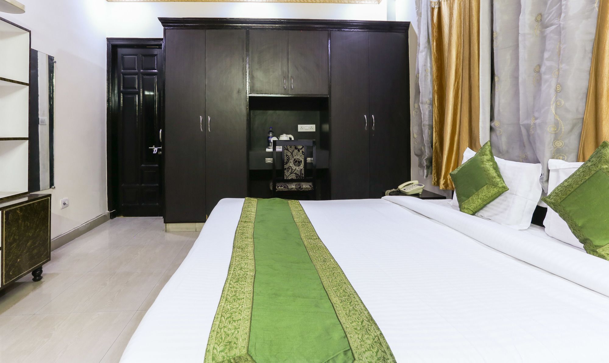 Hotel Treebo Trip Sswag 18 Expressway Noida Esterno foto