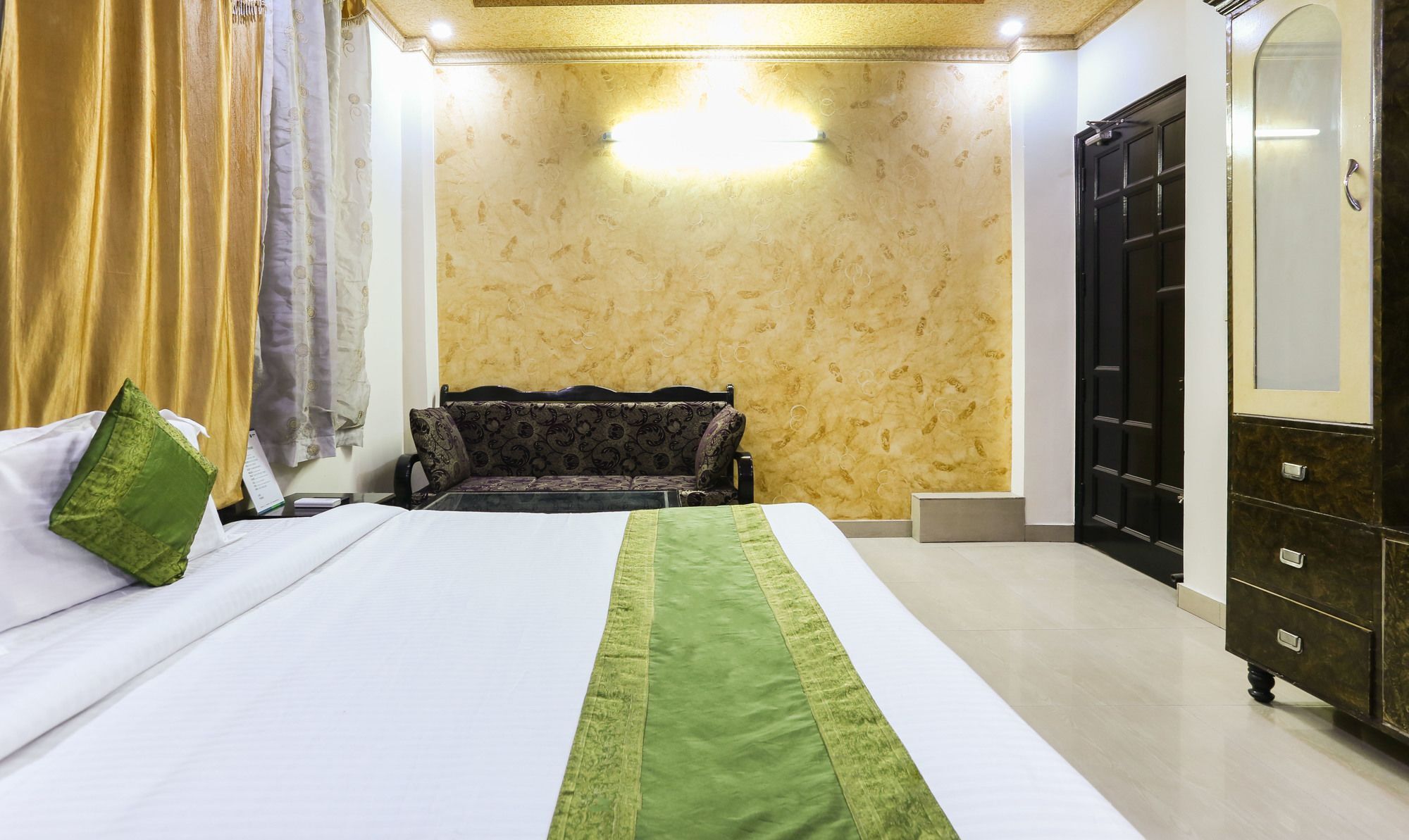 Hotel Treebo Trip Sswag 18 Expressway Noida Esterno foto
