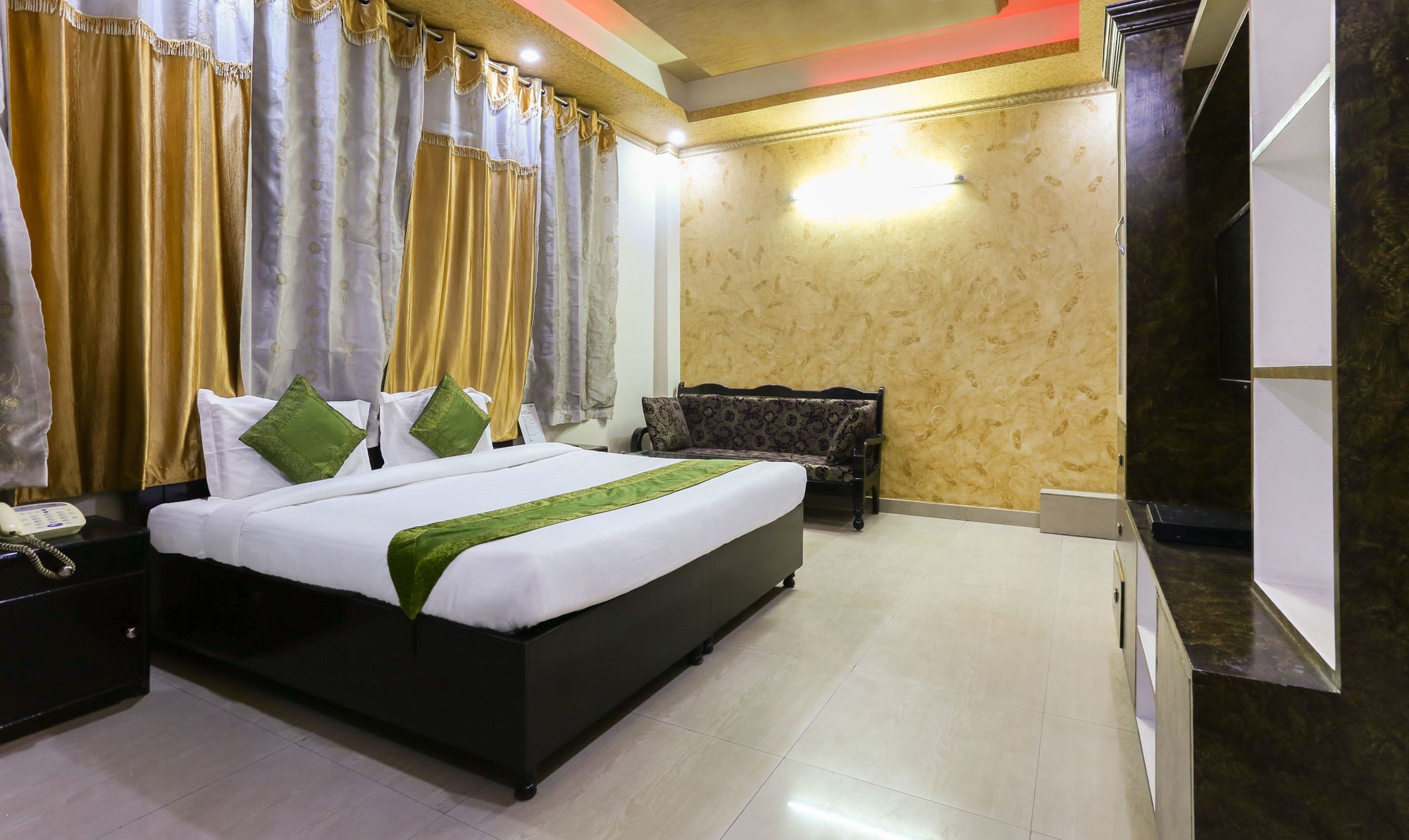 Hotel Treebo Trip Sswag 18 Expressway Noida Esterno foto